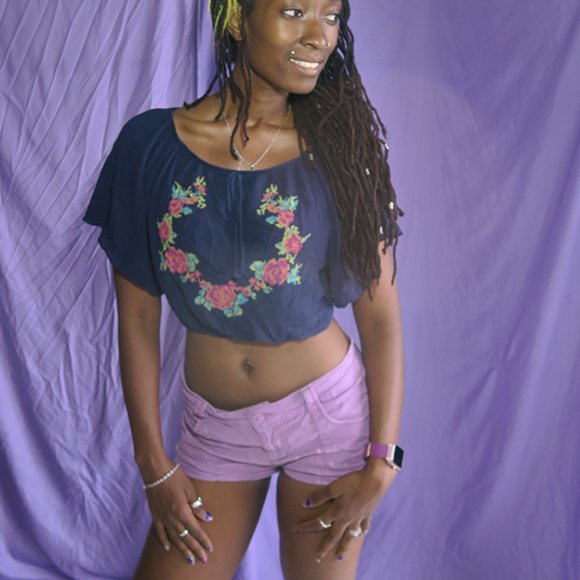 Truth NYC vine floral cropped topped in navy blue size small - Picture 4 of 6